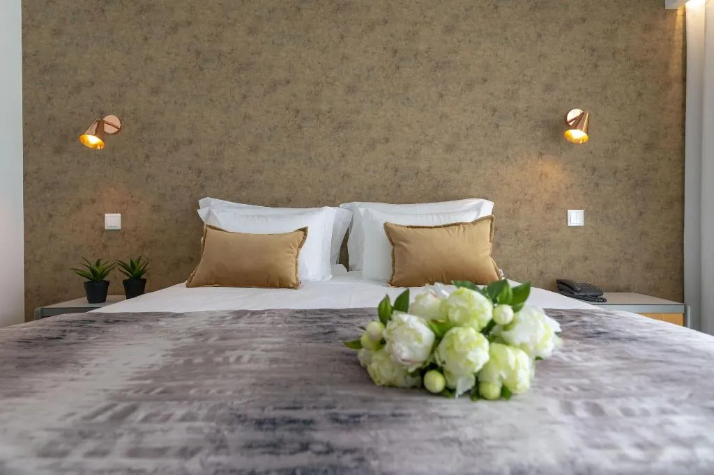 Room, Dom Afonso, Madeira