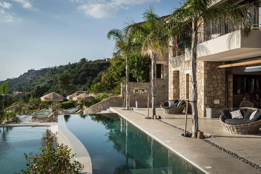 Pool, F Zeen, Kefallinia