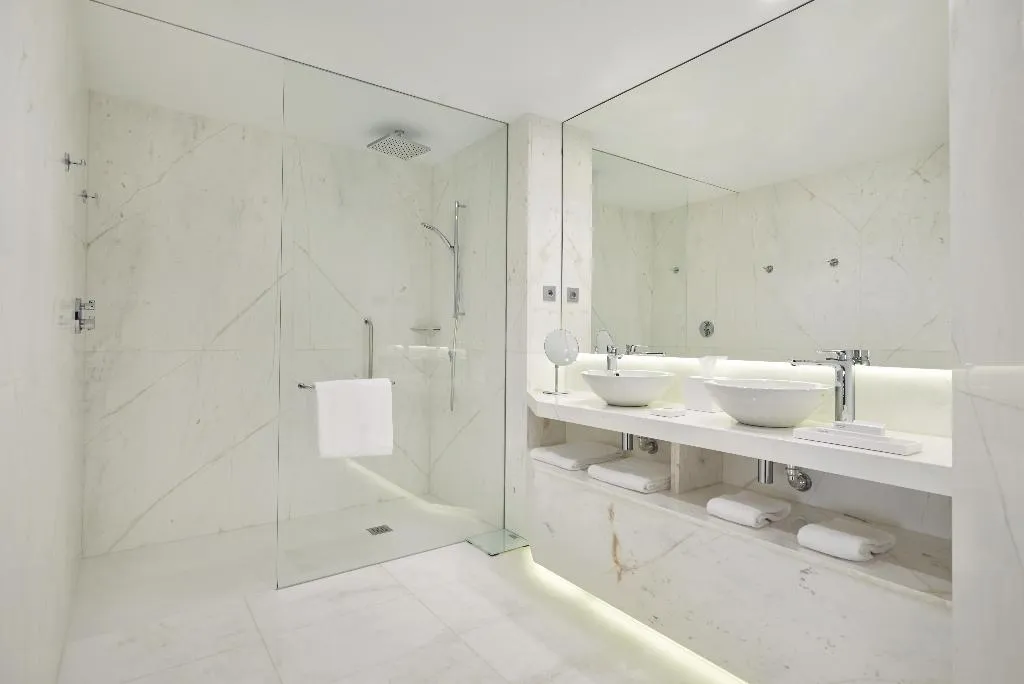 Room, Hyatt Centric Gran Via Madrid, Madrid