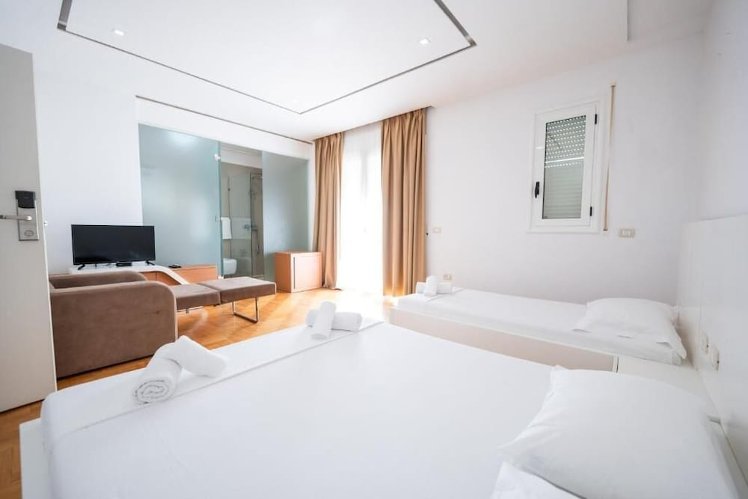 Thea Hotel, Kavaje