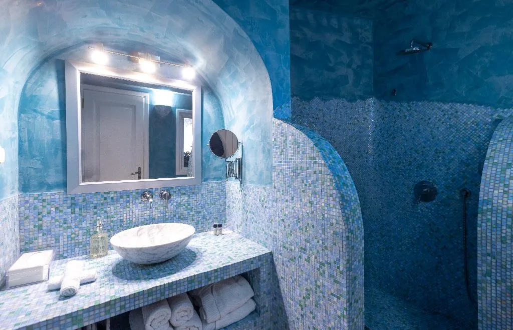 SUITE STANDARD Room, Above Blue Suites, Santorini