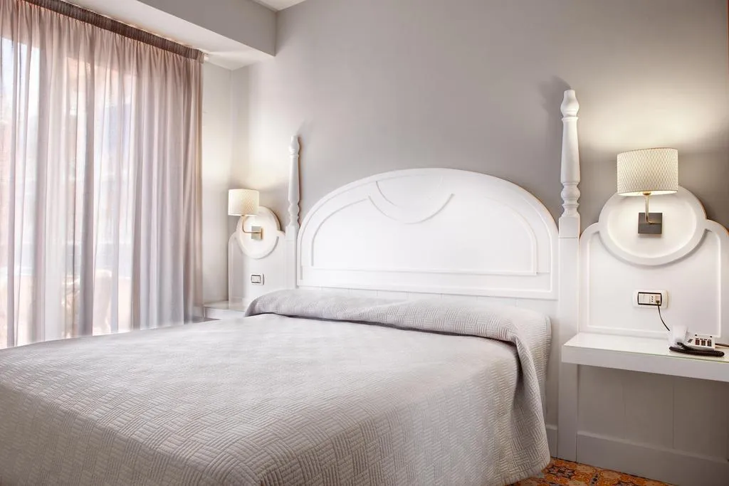 Room, Capri Hotel, Naples