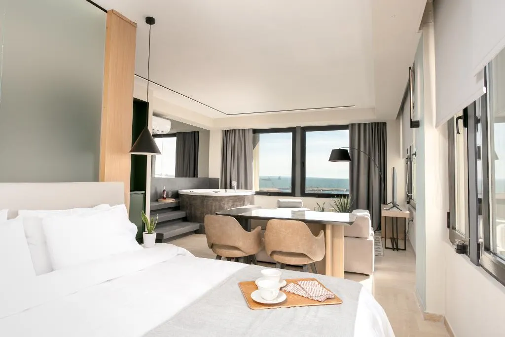 SUITE WITH JACUZZI Room, Sea And The City, Halkidiki