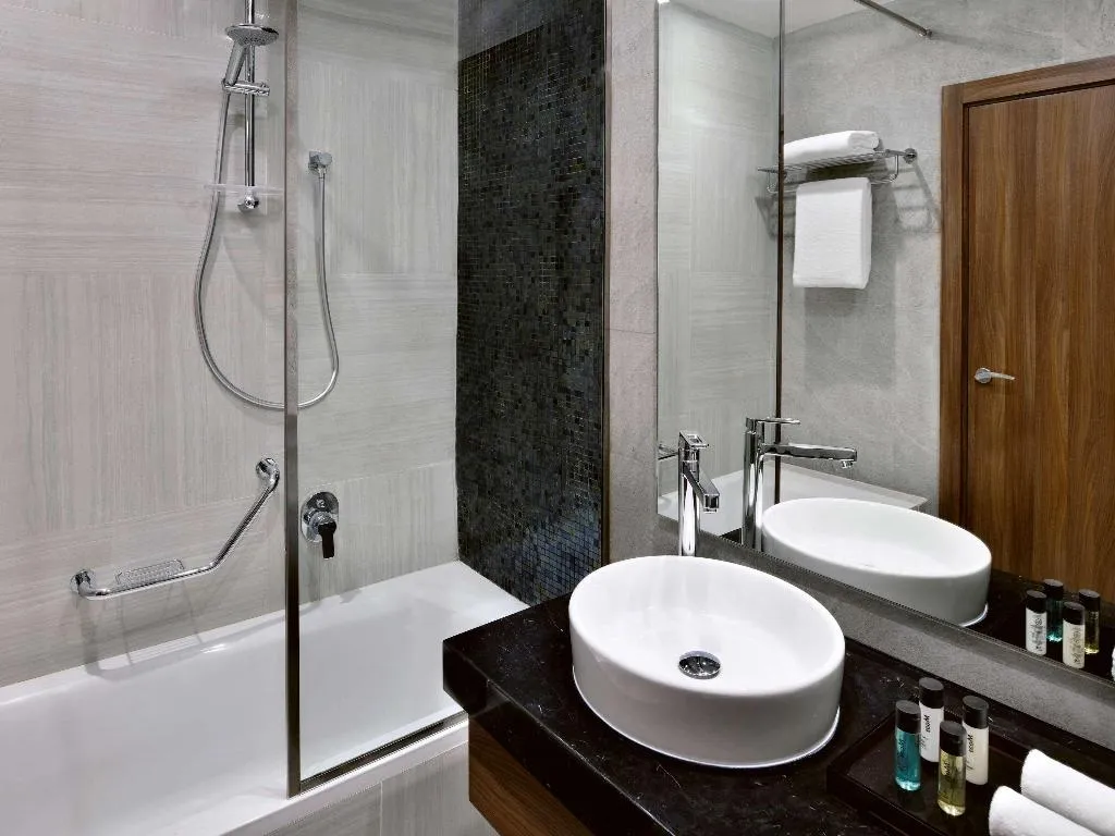 APARTMENT WITH VIEWS Room, Movenpick Hotel Apartments Downtown Dubai, Dubai