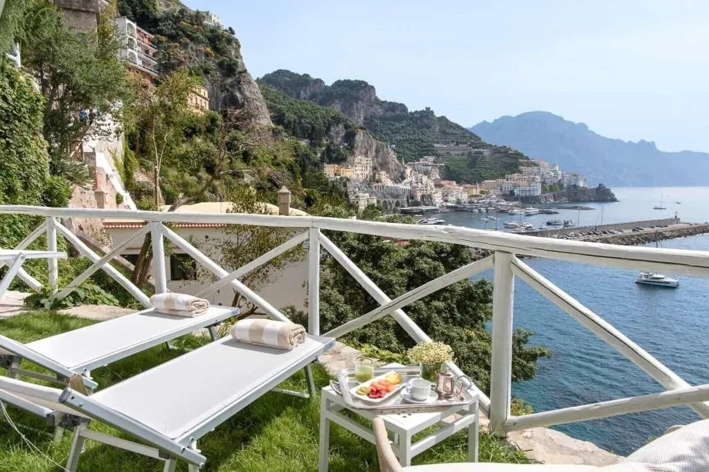 Terrace, Miramalfi, Naples