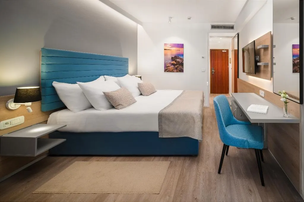 DOUBLE SIDE SEA VIEW WITH BALCONY Room, Valamar Meteor Hotel, Split