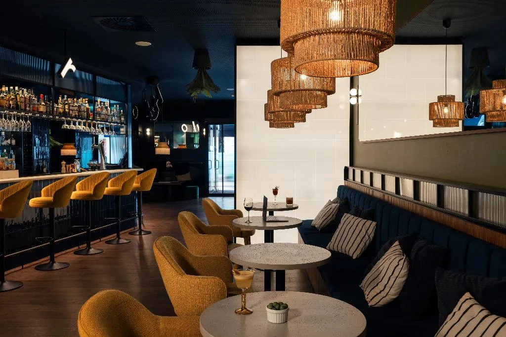 Bar, Chic & Basic Gravity, Porto