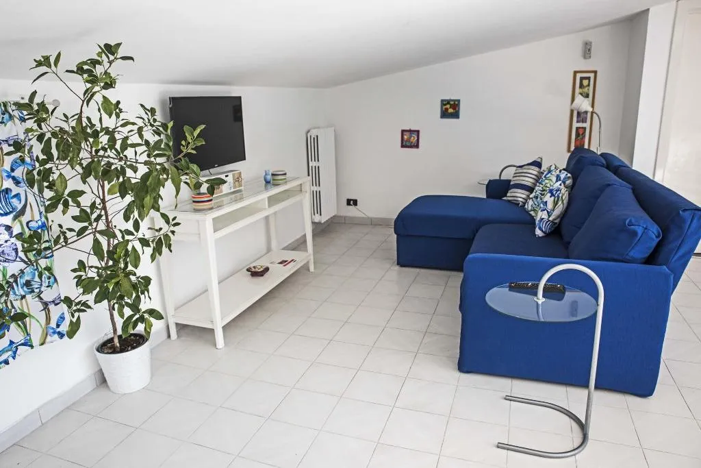 Room, Miracoletti38, Naples