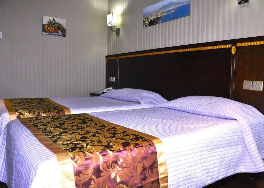 Room, B&B Drago d'Oro, Naples