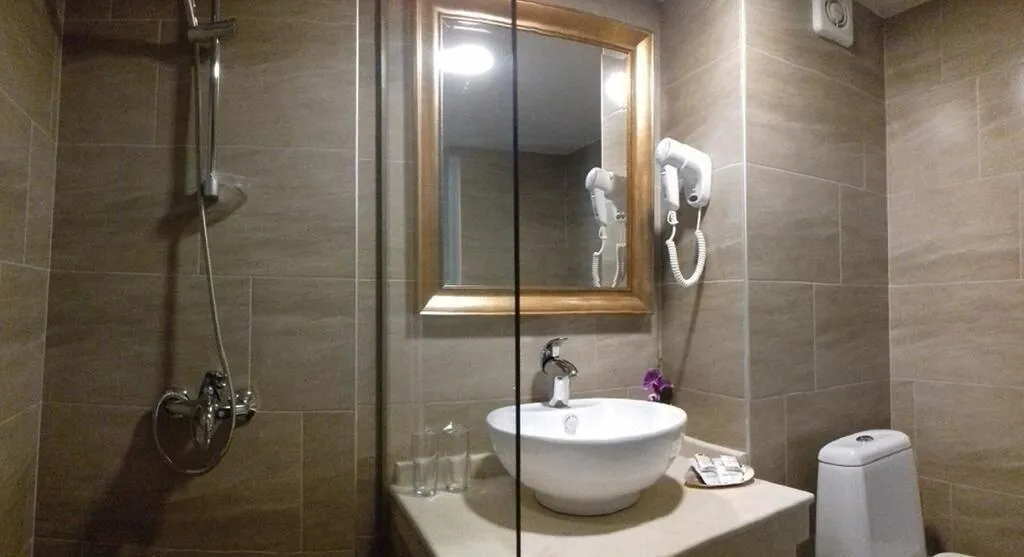Room, Alekta, Varna
