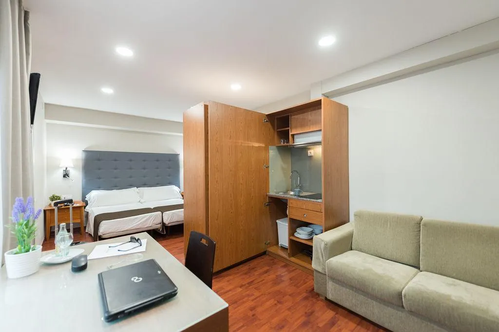 DOUBLE WITH KITCHENETTE Room, Senator Barcelona Apartments, Barcelona
