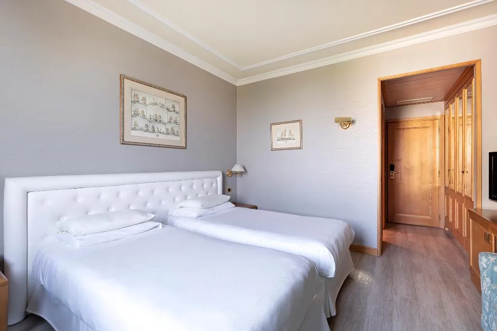 DOUBLE SUPERIOR Room, Royal Garden Hotel, Milan
