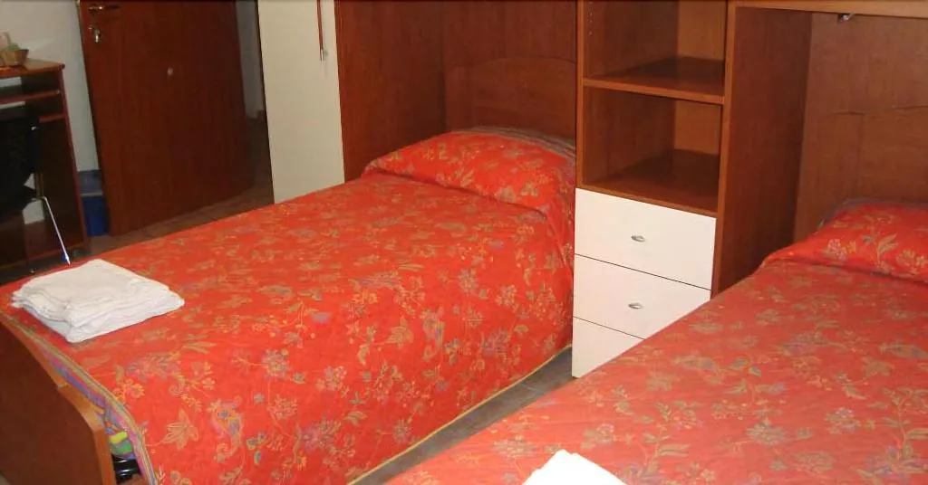 Room, B&B Piazza Ragusa, Naples