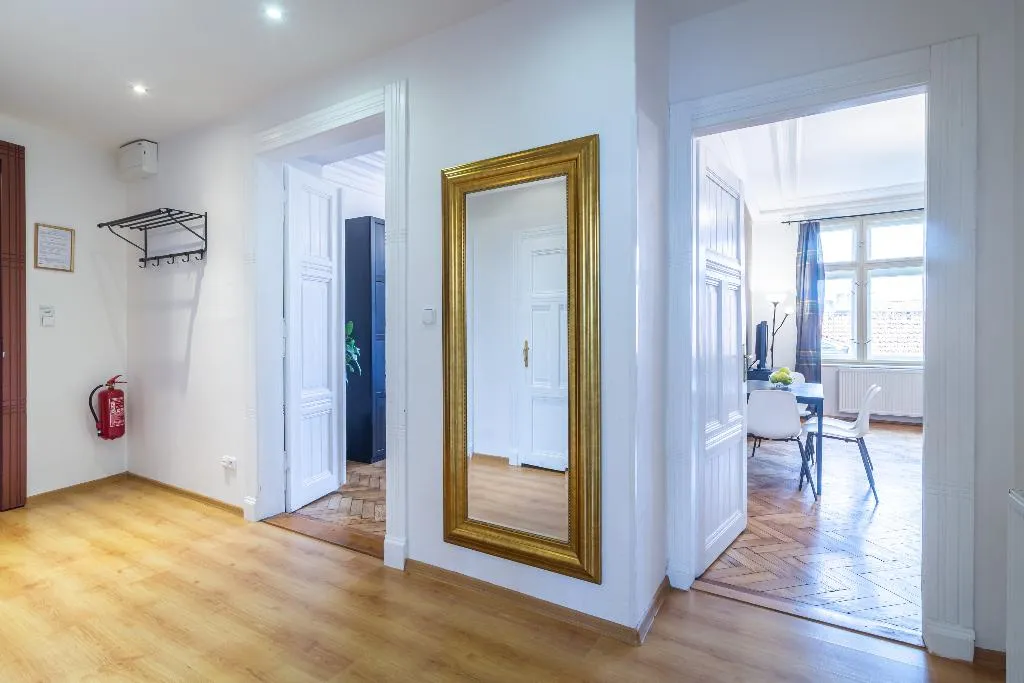 APARTMENT WITH BALCONY WITH VIEWS Room, Royal Road Residence, Prague