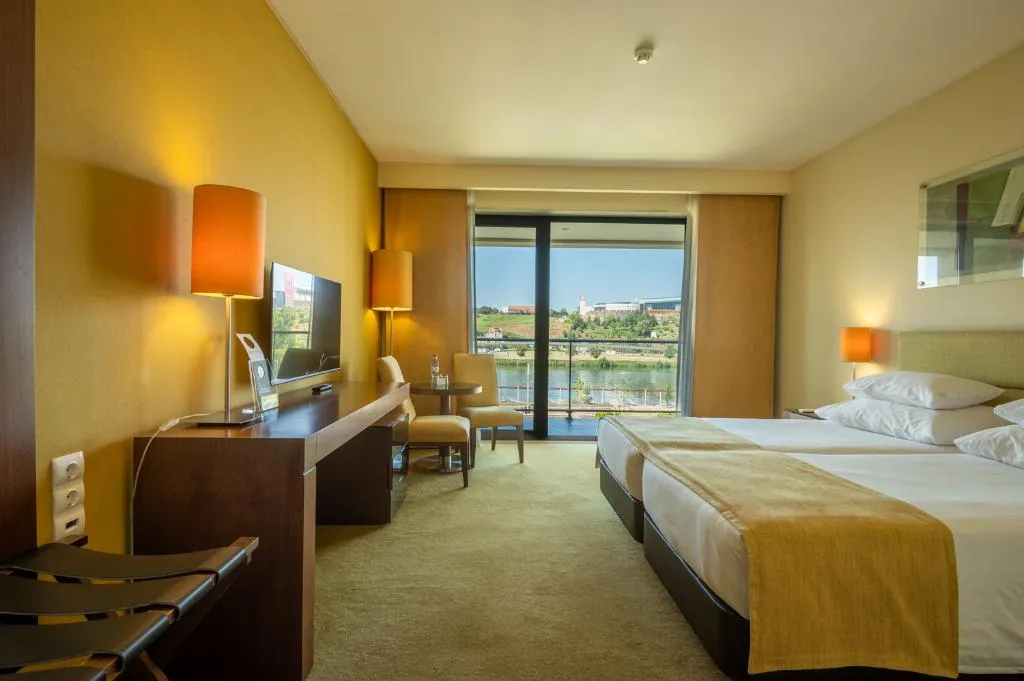 TWIN POOL VIEW Room, Vila Gale Coimbra, Madeira