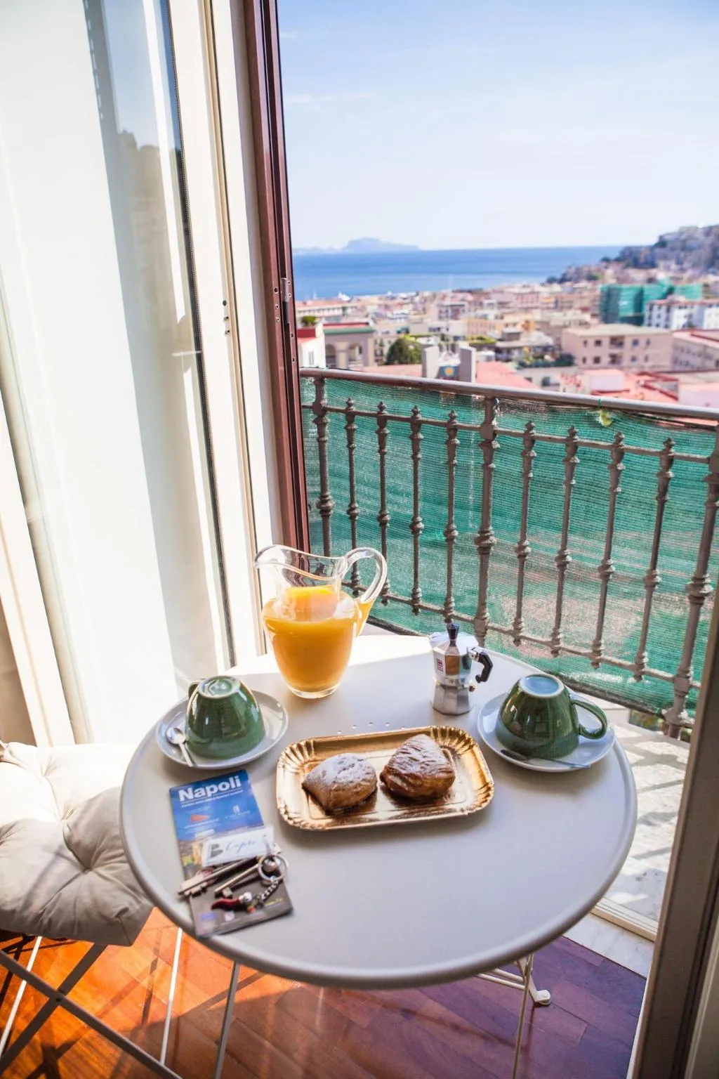 Room, Napolicentro Mare, Naples