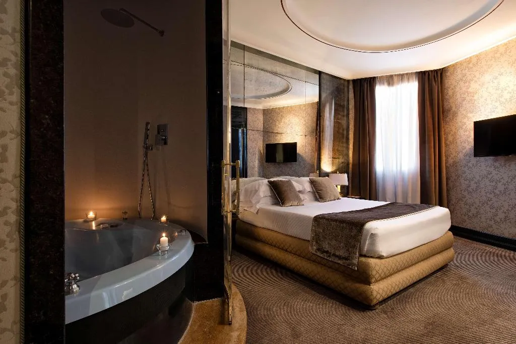 Room, Atlante Star, Rome