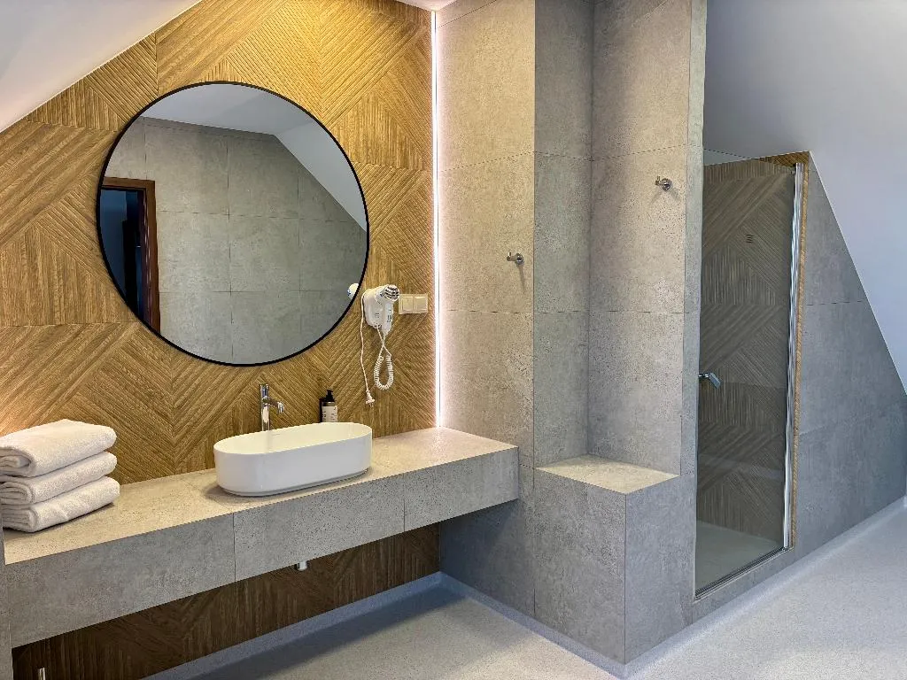 QUADRUPLE FOUR BEDROOMS TWO BATHROOMS Room, Fero Express, Krakow