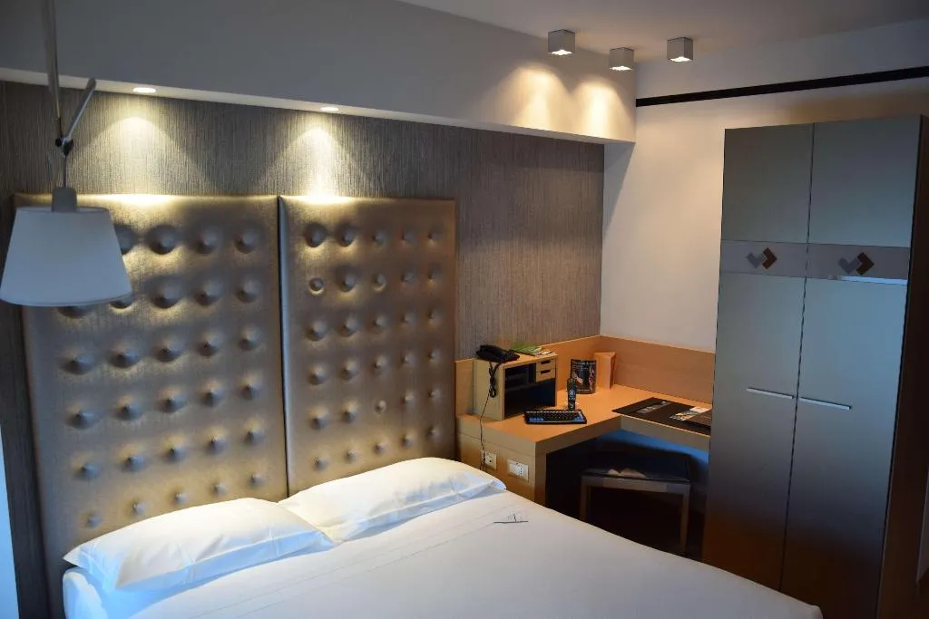 DOUBLE KING SIZE BED Room, Devero Hotel & Spa, BW Signature Collection, Milan