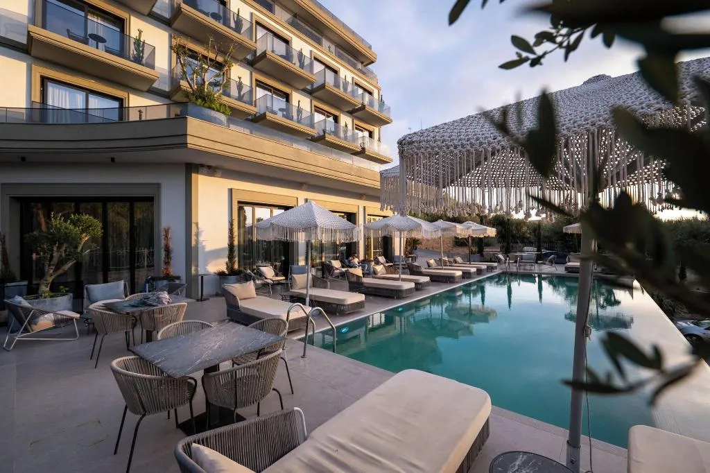 Sports and Entertainment, Mazarine Hotel, Kavaje