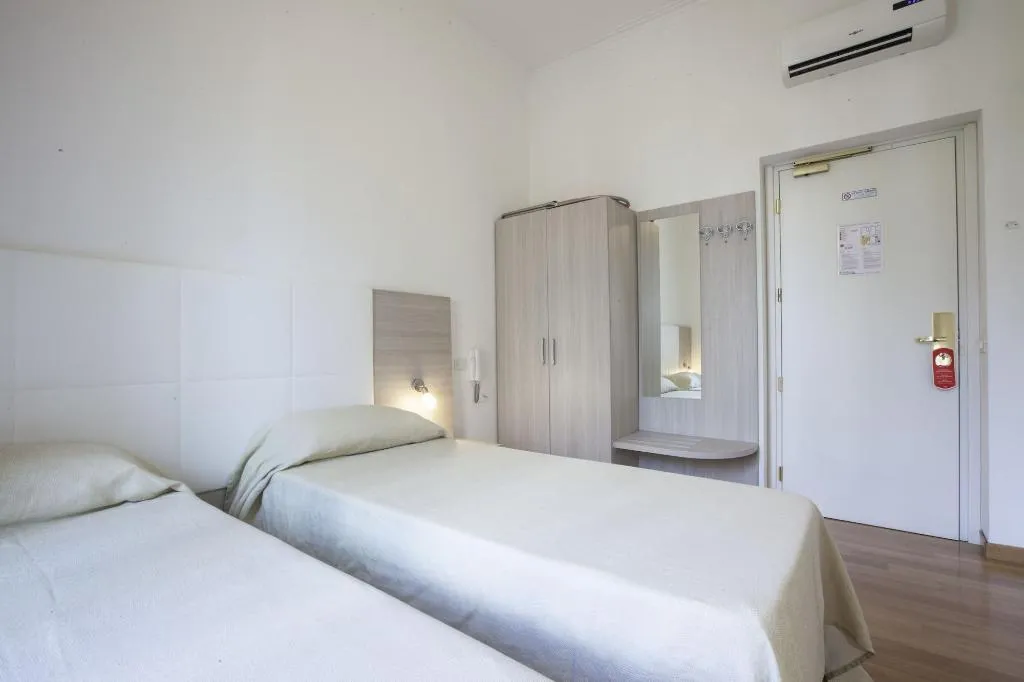 Room, Albergo Amalfi Milano, Milan