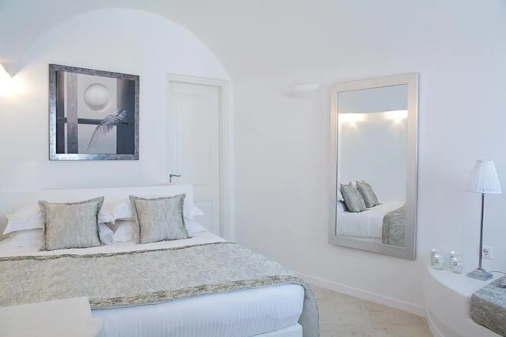 SUITE STANDARD Room, Above Blue Suites, Santorini