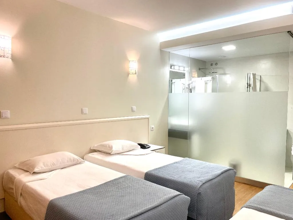 TRIPLE SUPERIOR Room, Universal, Porto