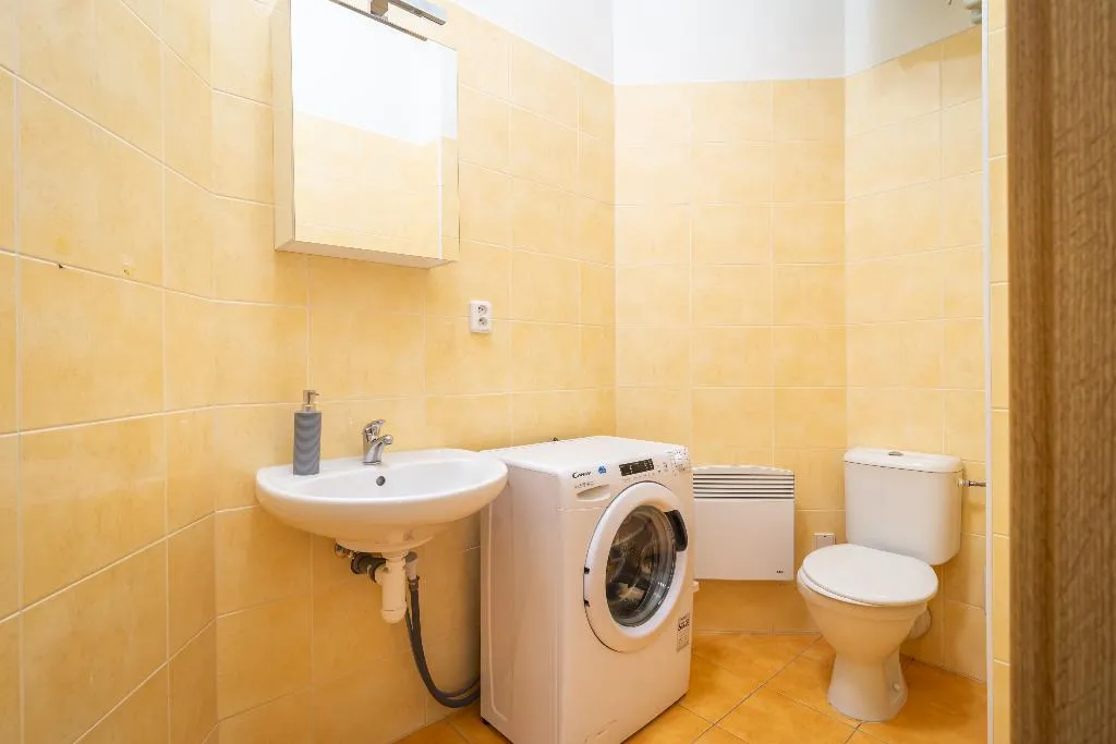 STUDIO CITY VIEW QUEEN BED Room, Royal Road Residence, Prague