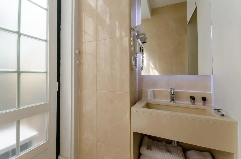 DOUBLE SUPERIOR Room, Hotel Duas Nacoes, Lisbon