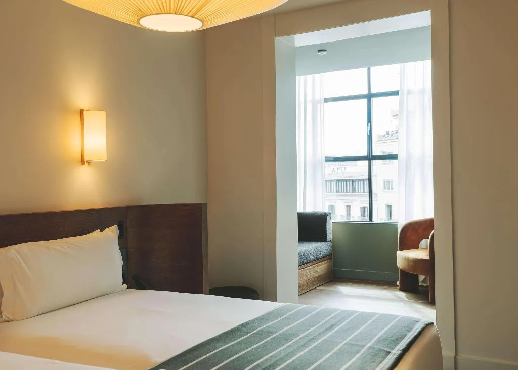 Room, Regina, Barcelona