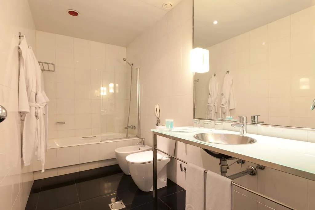 TRIPLE STANDARD Room, Quatro Puerta del Sol, Madrid