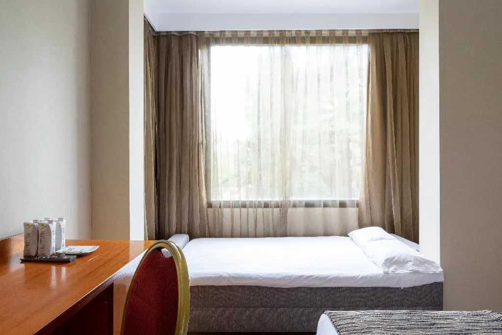 QUADRUPLE STANDARD Room, Petit Palace Arturo Soria, Madrid