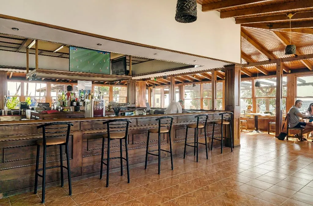 Bar, Begeti Bay, Crete