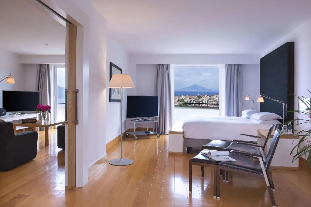 SUITE EXECUTIVE KING BED Room, Hilton Sorrento Palace, Naples