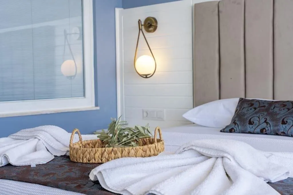 Room, Un Amor Hotel, Dalaman