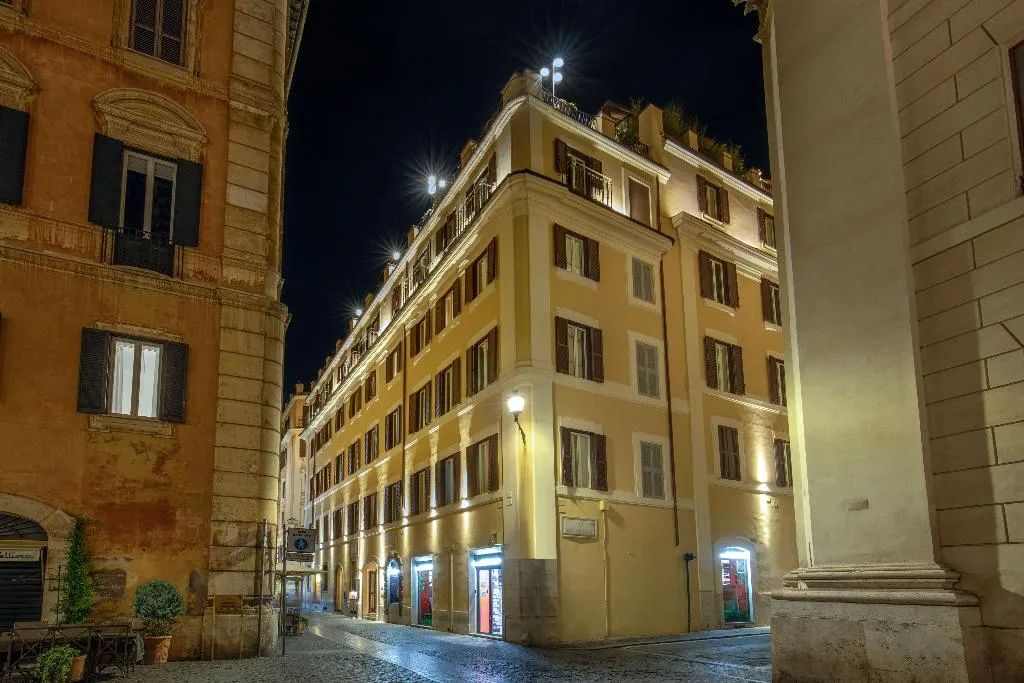General view, 9 Hotel Cesari, Rome