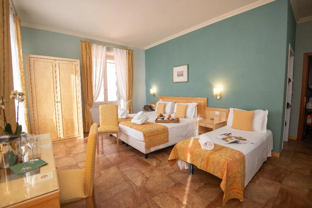 TRIPLE DELUXE LAKE VIEW Room, LVG Hotel Collection - Belvedere San Gottardo, Milan
