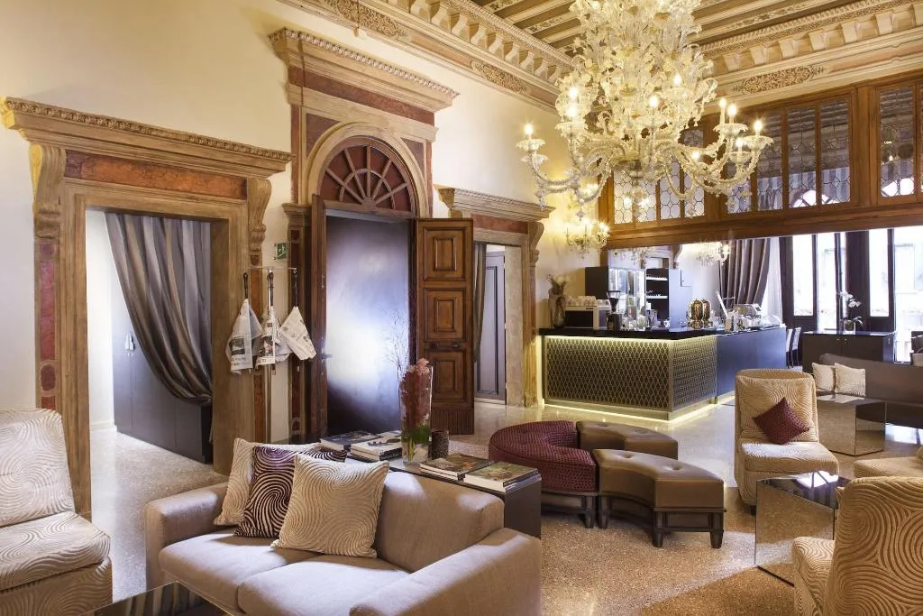 Bar, Arcadia, Venice