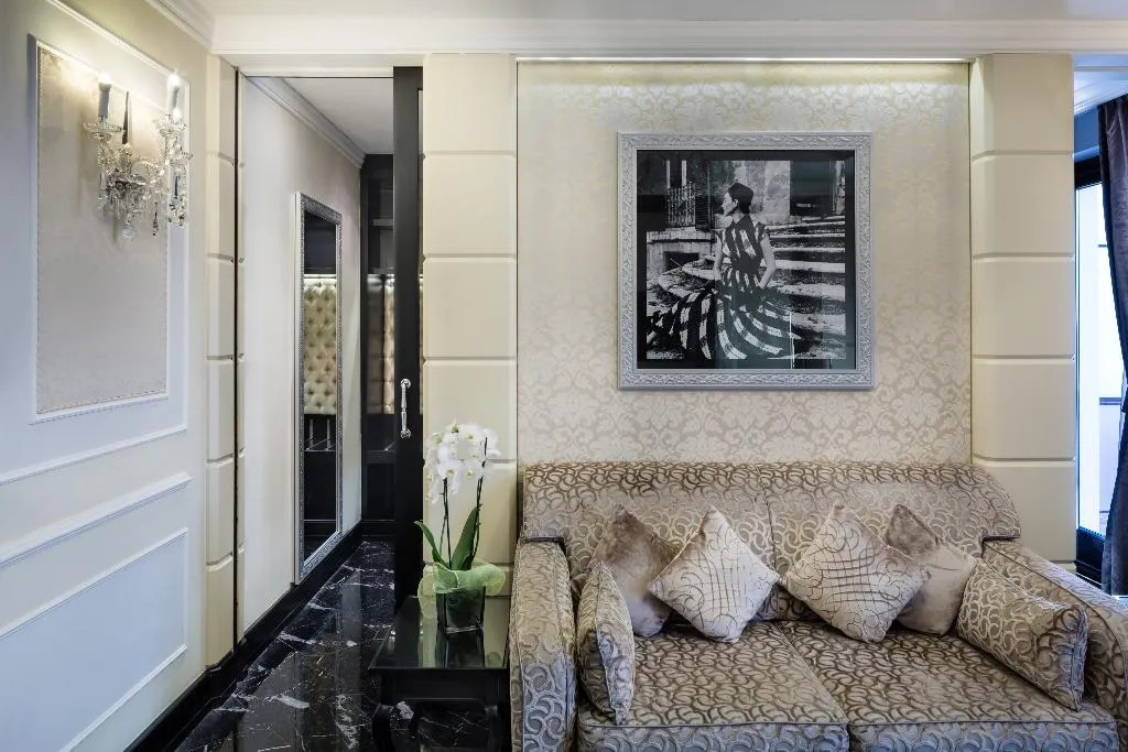 JUNIOR SUITE STANDARD Room, Baglioni Hotel Regina, Rome