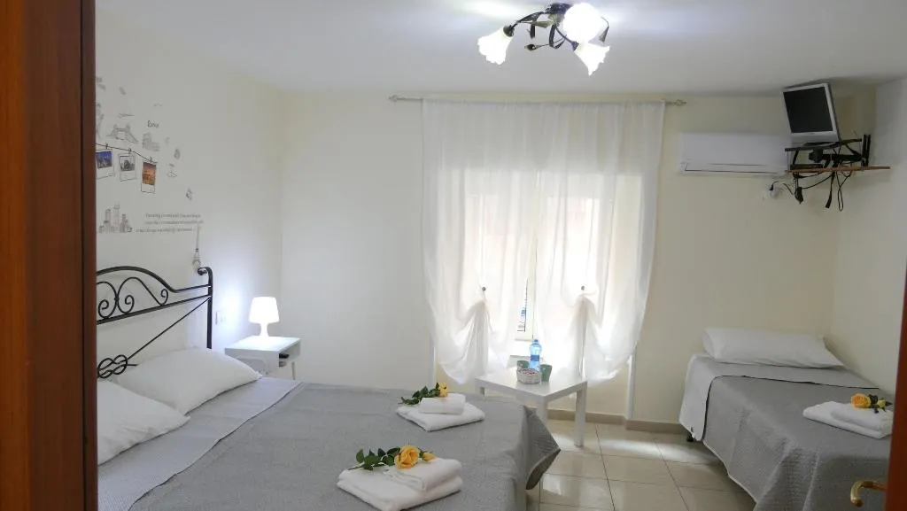 Room, B&B Dimora Cirillo, Naples