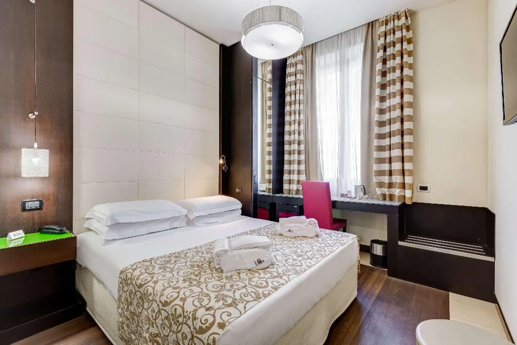 DOUBLE QUEEN SIZE BED Room, Best Western Cinemusic Hotel, Naples
