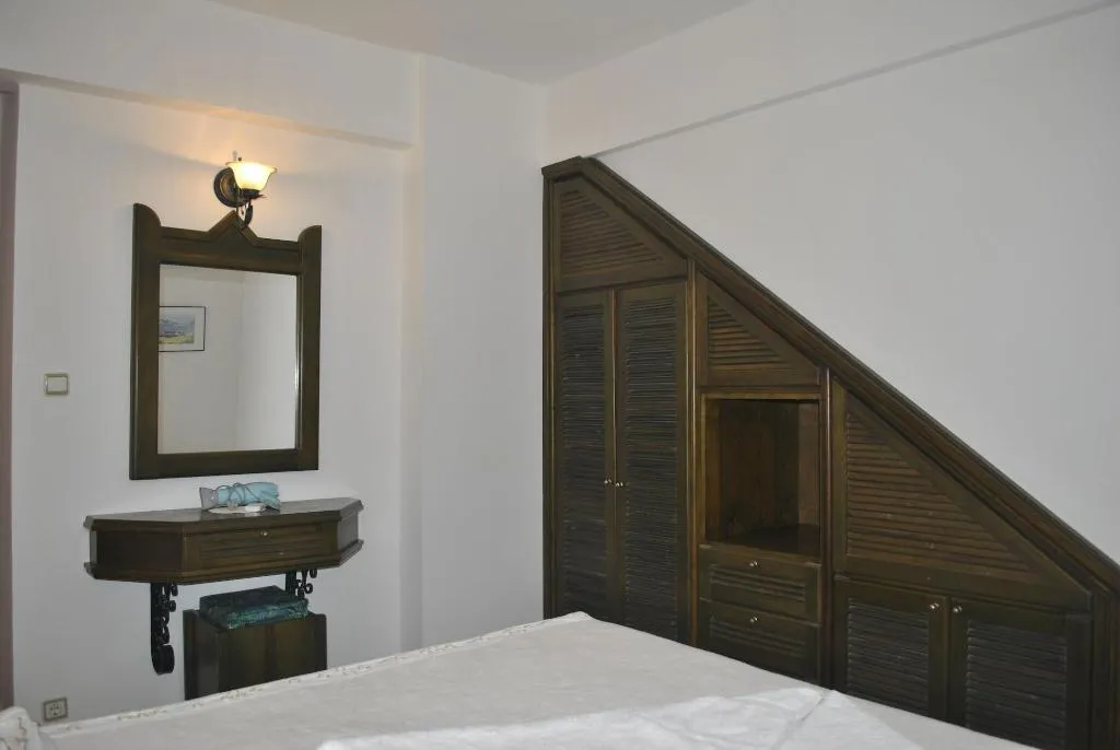 Room, Dionysia, Antalya