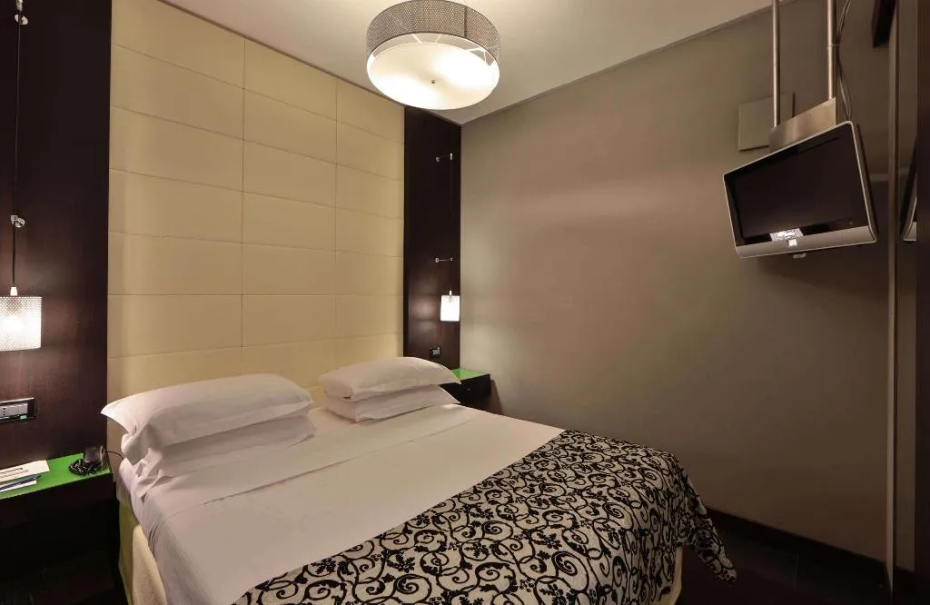 DOUBLE QUEEN SIZE BED Room, Best Western Cinemusic Hotel, Naples