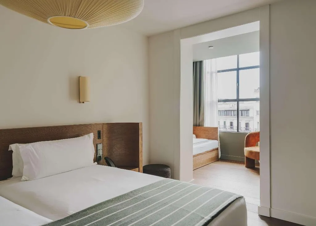 Room, Regina, Barcelona