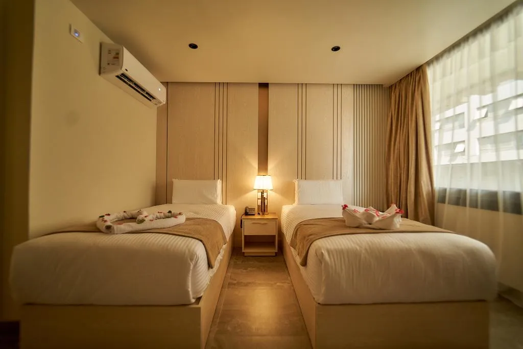TWIN DELUXE Room, Gold's Pyramids Hotel, Cairo