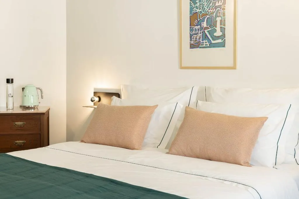 Double or Twin DELUXE ONE BED Room, Covelo The Original Rooms And Suites, Porto