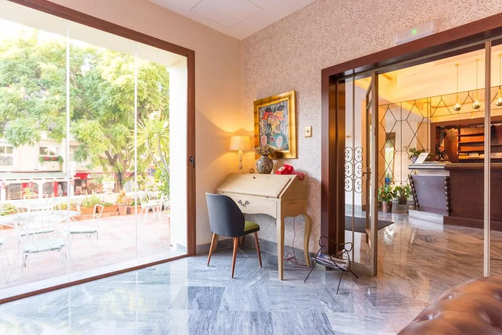 Lobby, California, Costa Del Sol