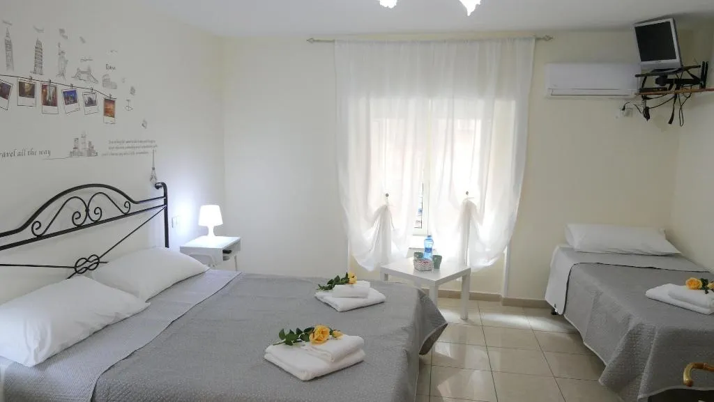 Room, B&B Dimora Cirillo, Naples