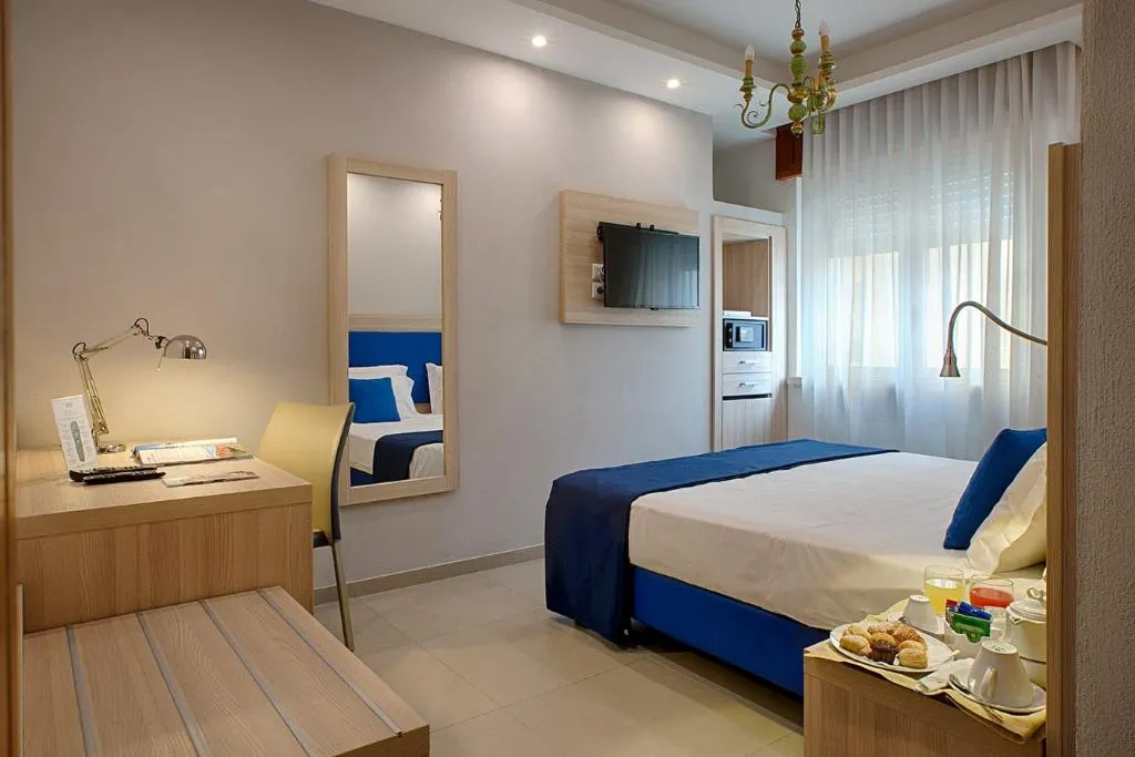 Room, American Hotel, Naples