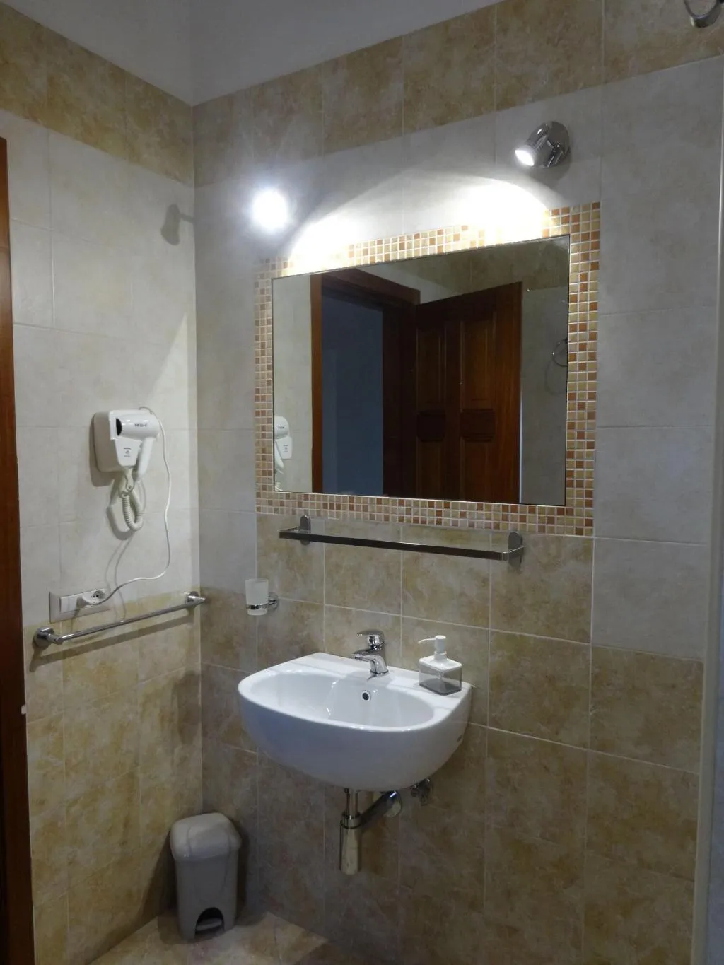 Room, Amphitheatrum Gate, Naples